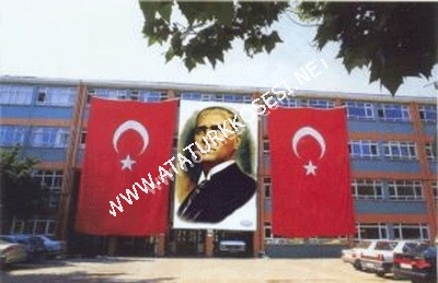 Bina boyu kumaa bask Atatrk posterleri